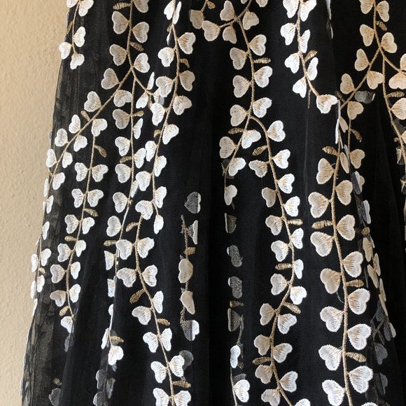 NWT BCBG Floral Embroidered Tulle Gown - Picture 9 of 14